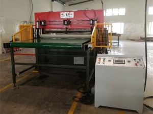 Araba Döşeme Lifleri Isı Yalıtım Kalıp Kesme Makinesi